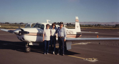 With parents flying "Mooney" across the U.S. in 1986.  Dunbar personal collection.