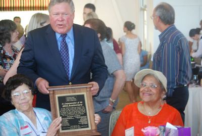 Congressman Norm Dicks presents Lillian with the YWCA 60th anniversary
commemorative plaque in 2008