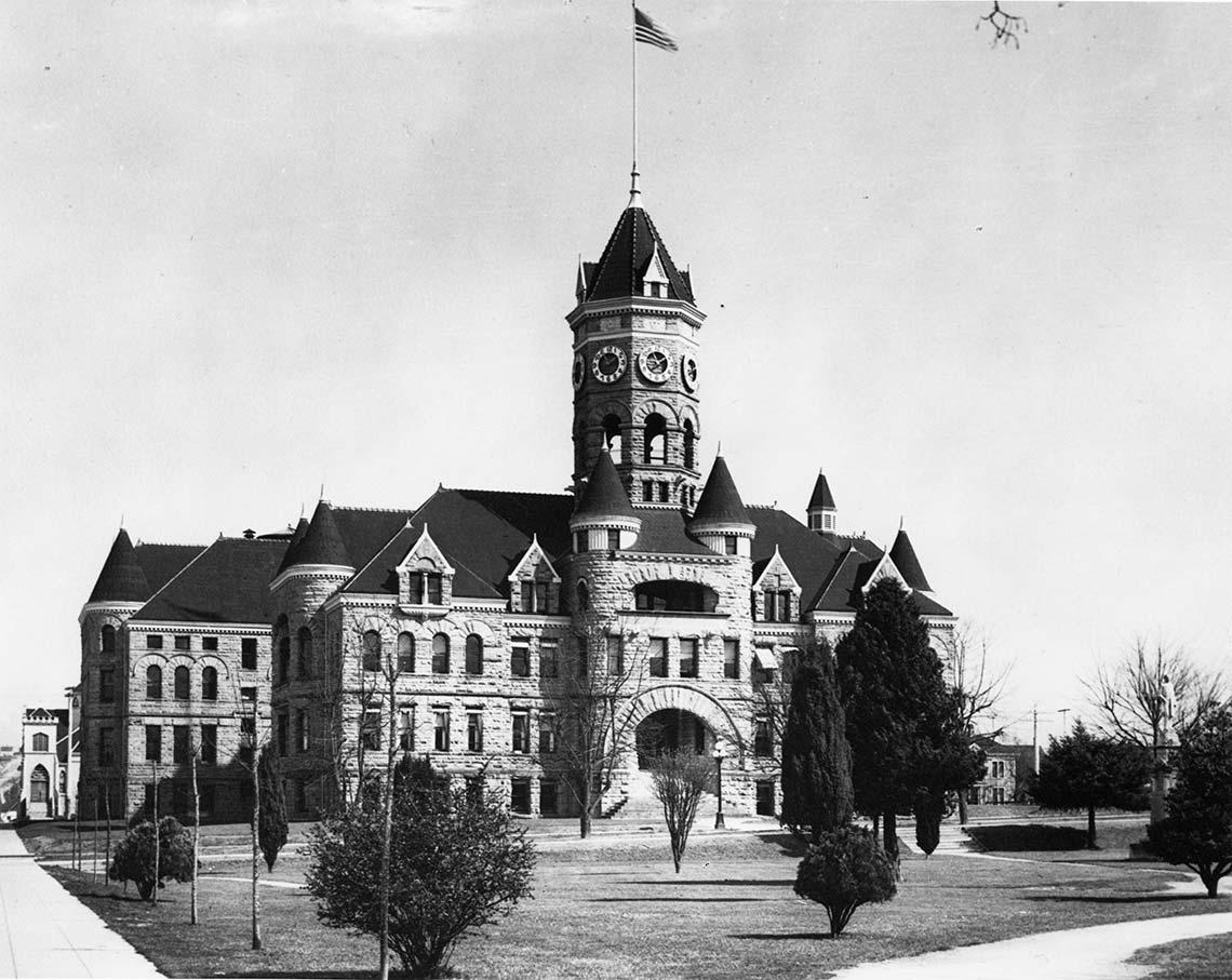 The Washington State Capitol, 1905-1927. Courtesy Historic Photography Collection, University of Washington Libraries.