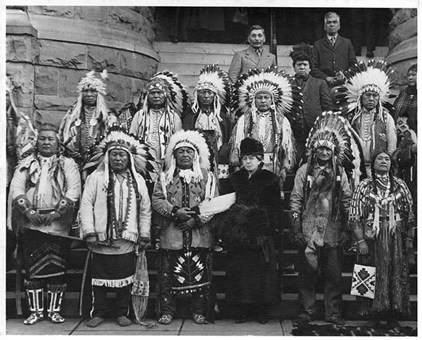 Yakimas at the Washington State Capitol, Olympia, 1921. Courtesy Washington State Historical Society