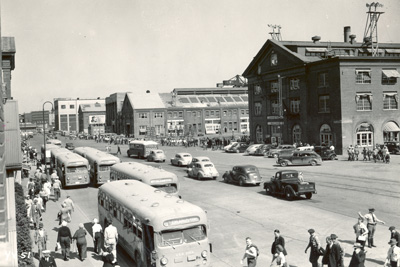 Busy Farragut Avenue in Bremerton during World War II. Puget Sound Navy Museum