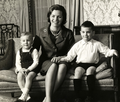 Nancy with Mark and Danny at the Governor’s Mansion in 1965. Evans family album