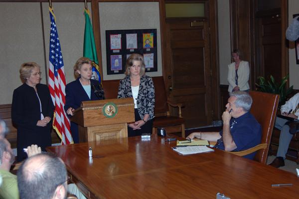 06-06-2511_PressConference_06-26-2006_0019