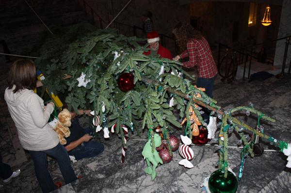 2012 Holiday Tree erection 007