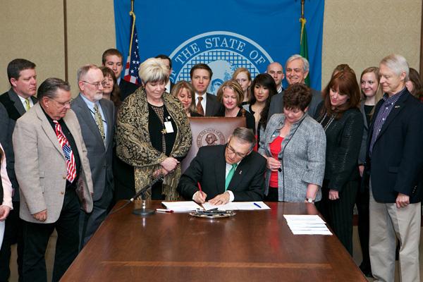 Gov. Jay Inslee signs SB 5518. Gov. Jay Inslee signs SB 5518.