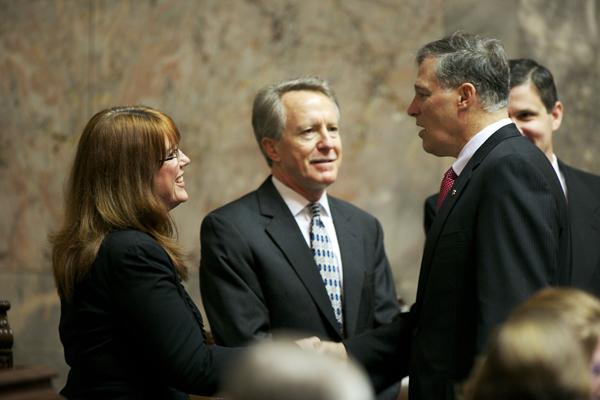 Gov. Inslee greets Kim Gov. Inslee greets Kim