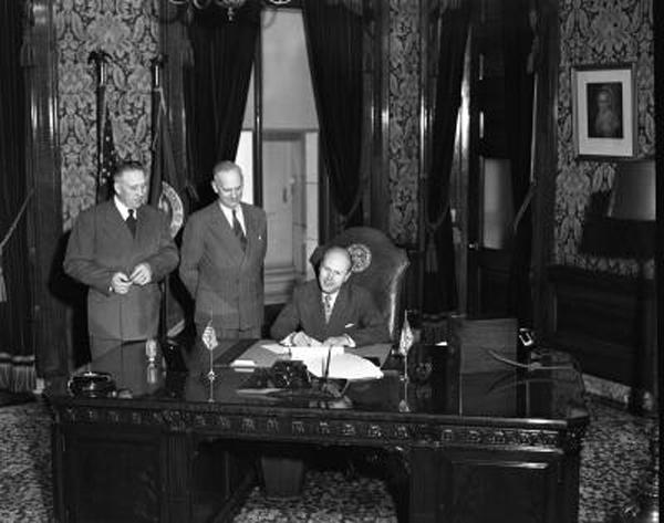 Gov. Langlie signing bill 3-6-1951 Gov. Langlie signing bill 3-6-1951