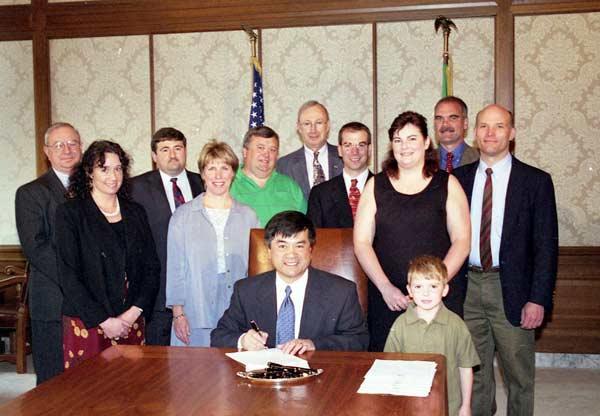 Gov.-Locke-bill-signing-photo-2 Gov.-Locke-bill-signing-photo-2