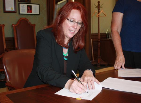 Kim certifies 2014 primary Kim certifies 2014 primary