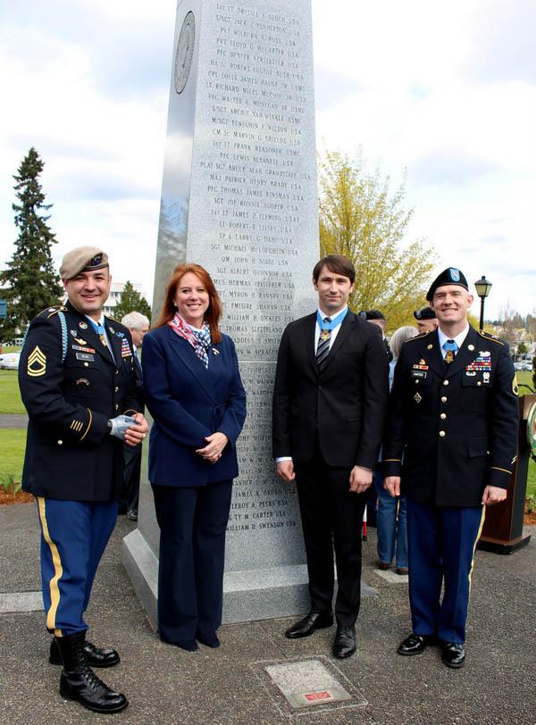 Kim with Medal of Honor recipients Kim with Medal of Honor recipients