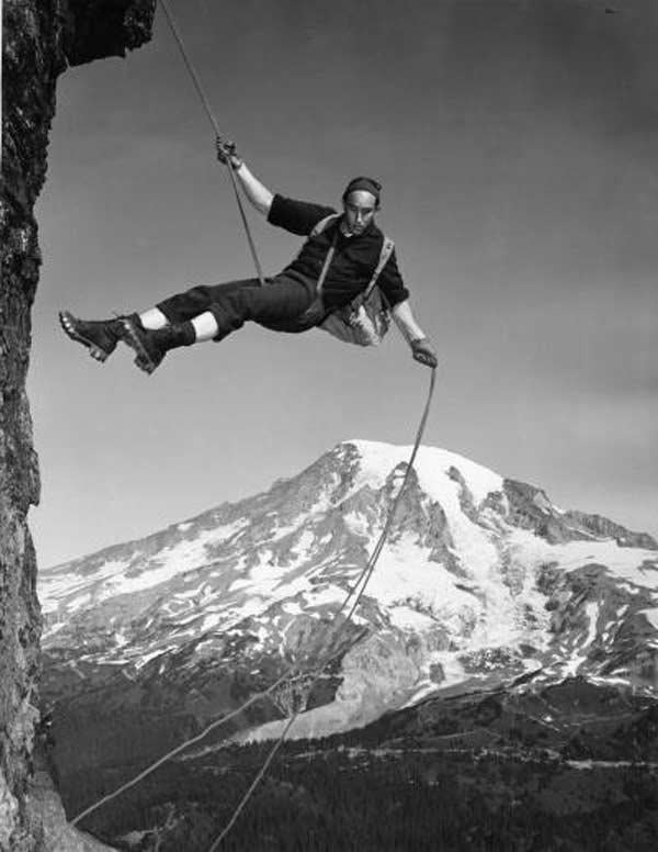 Mount-Rainier-rappeling-photo Mount-Rainier-rappeling-photo