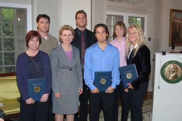 Olympic-athletes-with-Gov.-Gregoire-2006