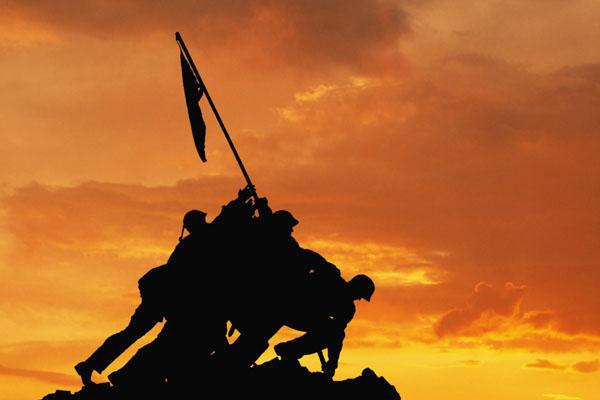 Soldiers lifting flag_1722784
