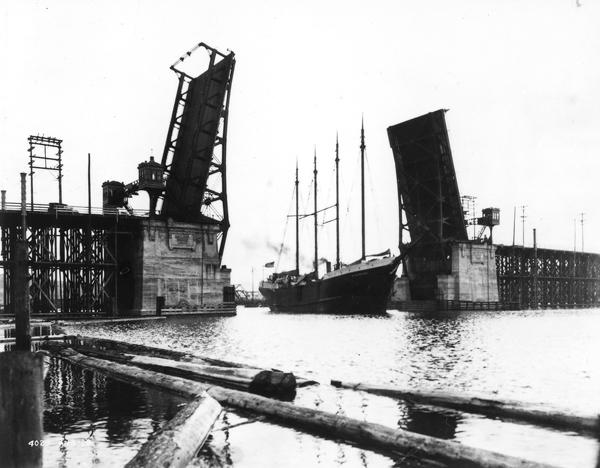 UniversityWashingtonLibraries__Ballard_Bridge_1918LEE254