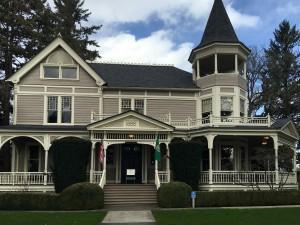 Photograph of a building on Officers Row, Fort Vancouver, Vancouver, Washington.